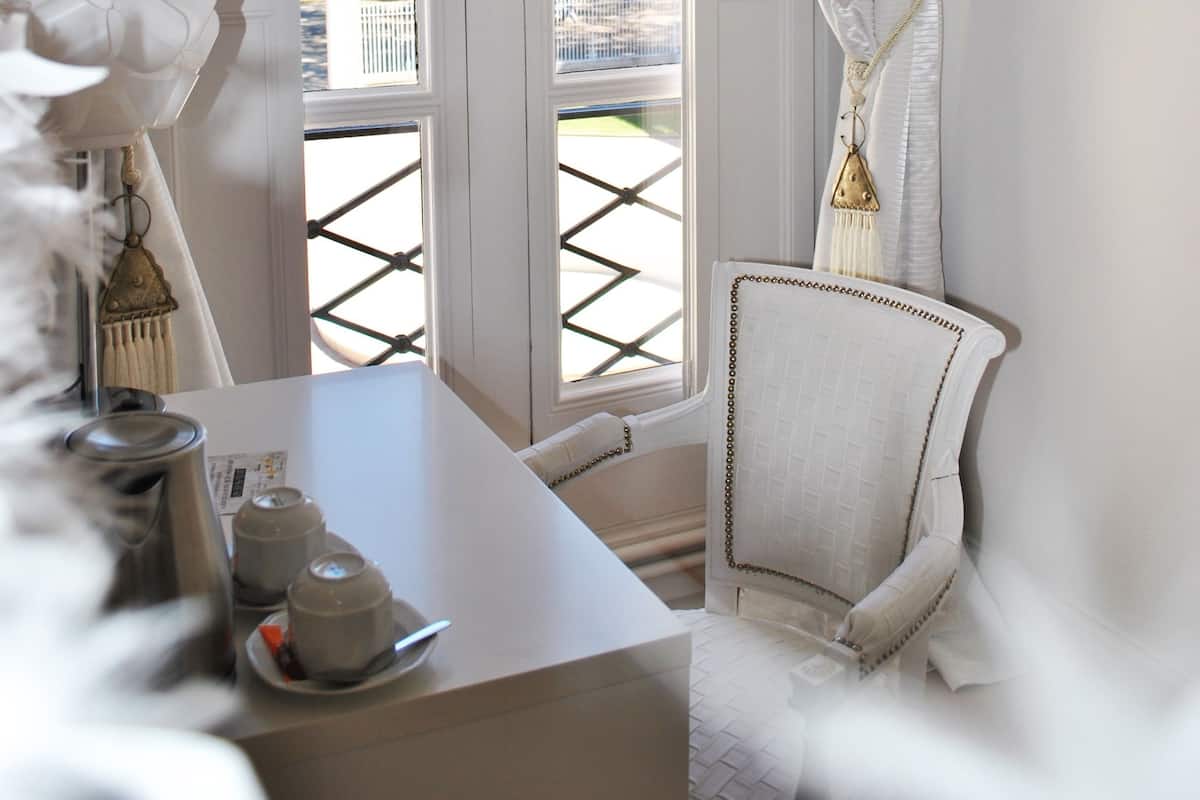 deluxe double room | 1 bedroom, individually decorated, individually furnished, desk