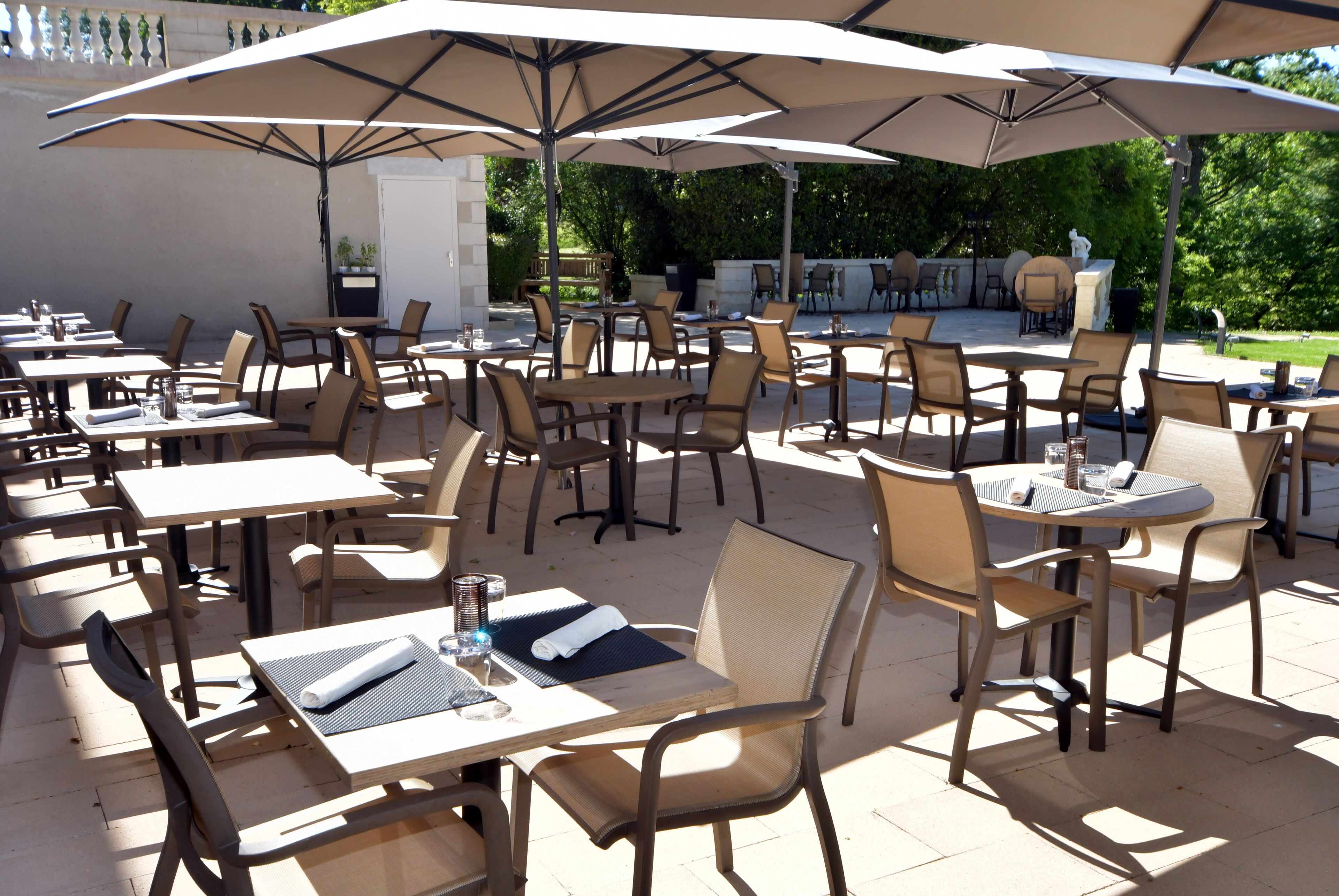 รับประทานอาหารกลางแจ้ง