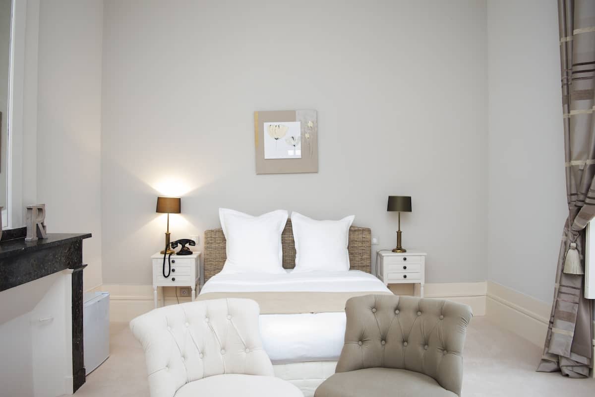 deluxe double room | 1 bedroom, individually decorated, individually furnished, desk