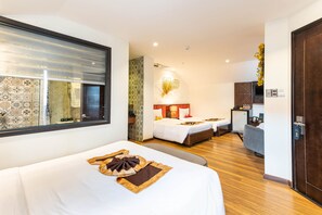 Minibar, in-room safe, desk, soundproofing - Hoang Trinh Hotel (Da Nang)