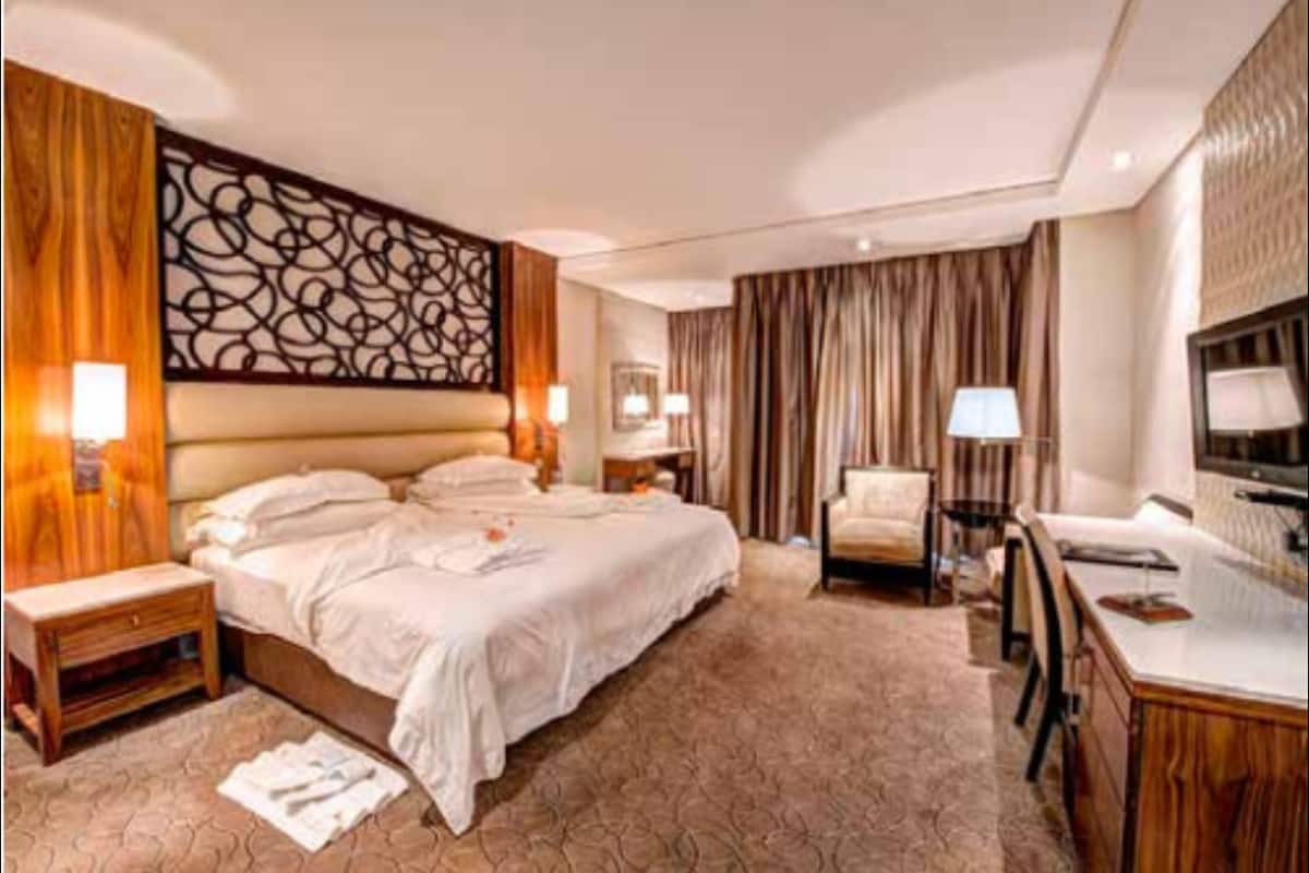 minibar, in-room safe, desk, blackout curtains