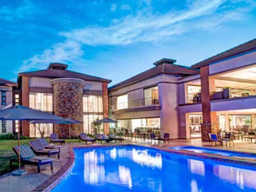 2 buitenzwembaden, parasols voor strand/zwembad