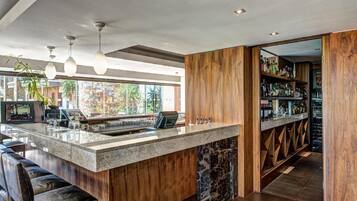 Fridge, coffee/tea maker, electric kettle