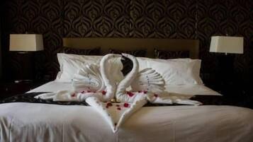 Svit Presidential | Minibar, vÀrdeförvaringsskÄp pÄ rummet och skrivbord