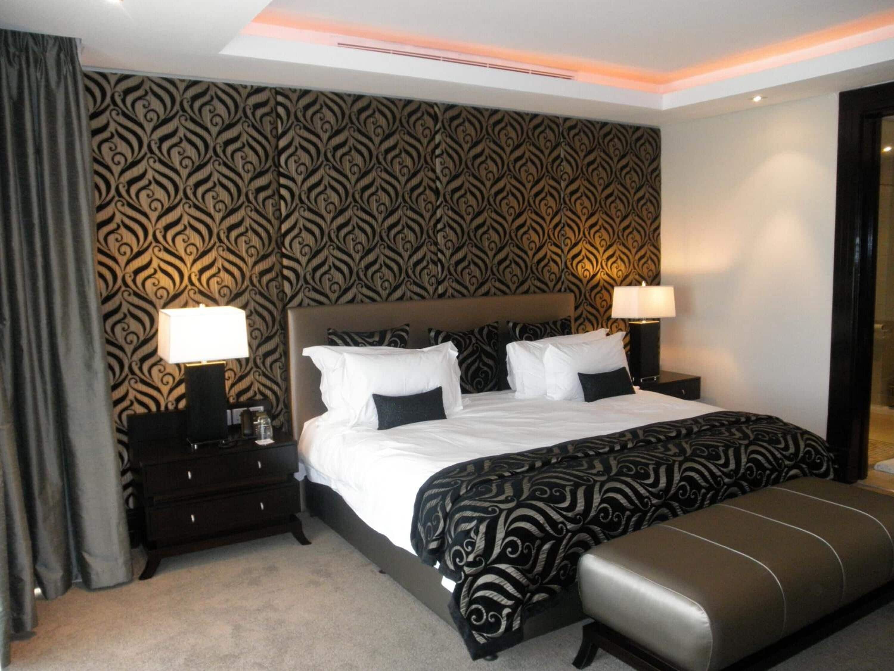 presidential suite | minibar, in-room safe, desk, blackout curtains