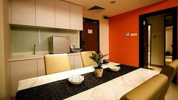 Khu vực ăn uống tại phòng