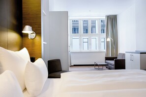 Schreibtisch, schallisolierte Zimmer, kostenloses WLAN, Bettwäsche