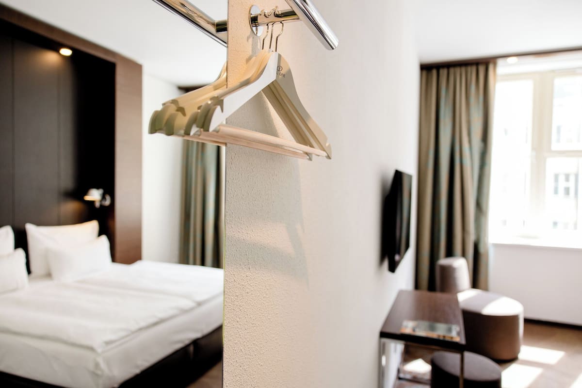 Bureau, chambres insonorisées, Wi-Fi gratuit, draps fournis