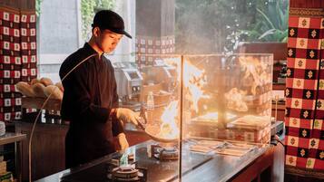 Tägliches Frühstücksbuffet gegen Gebühr