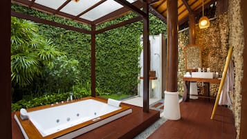 Toalettartikler (inkludert), hårføner, badekåper og tøfler