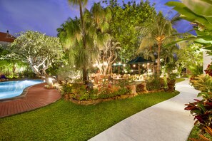 Breakfast, lunch, dinner served; garden views