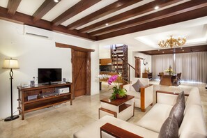 Cafeteira/chaleira, chaleira elétrica, toalhas de papel