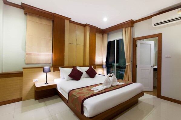 Premium bedding, minibar, in-room safe, desk