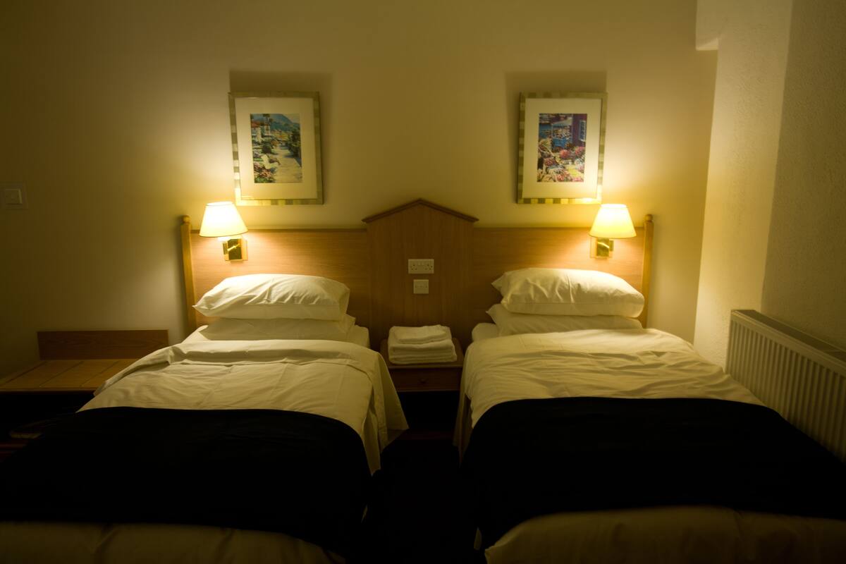 Standard Twin Room | Soundproofing, WiFi (free)