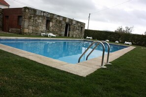 Seasonal outdoor pool - Hotel Rural Convento Nossa Senhora do Carmo (Sernancelhe)