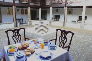 Daily buffet breakfast (EUR 7.50 per person) - Hotel Rural Convento Nossa Senhora do Carmo (Sernancelhe)