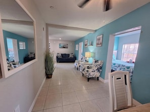 Living area - Blind Pass Resort Motel (St. Pete Beach)