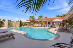 Outdoor pool - Blind Pass Resort Motel (St. Pete Beach)