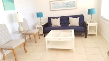 Suite, 1 llit de matrimoni gran, cuina bàsica | Sala d'estar | Televisor de pantalla plana