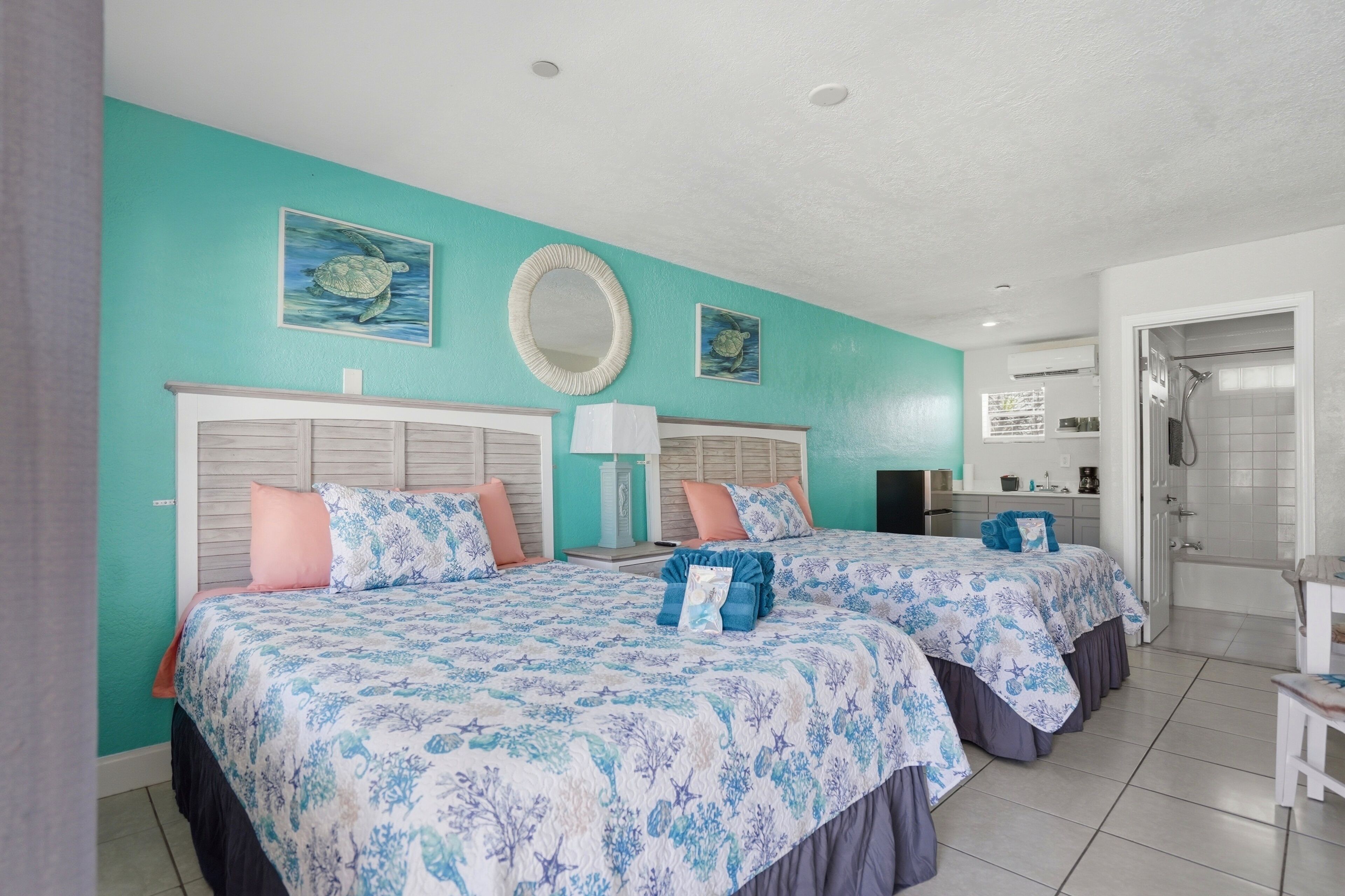 Double Room, 2 Queen Beds, Kitchenette | Free WiFi, bed sheets