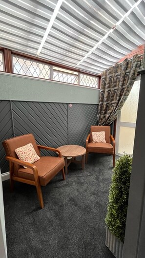 Firemannsrom, eget bad (Double and Two Single Bed)