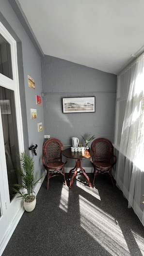 Quadruple Room, Ensuite (Double and Two Single Bed) - Charlotte Guest House (London)