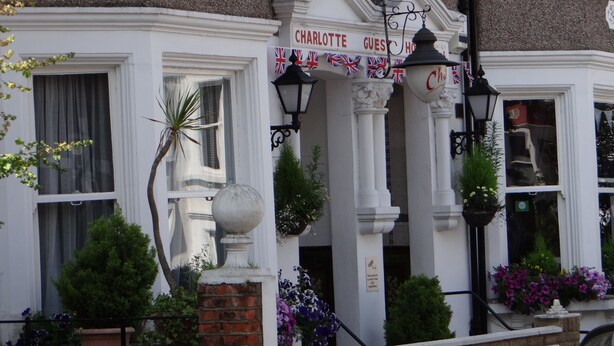 A building with a sign reading "Charlotte Guest House". - Charlotte Guest House (London)