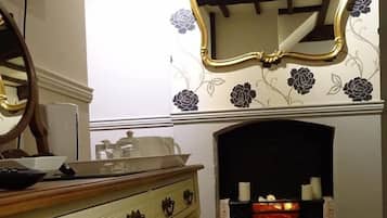 Deluxe Double Room, Ensuite (and over head shower) | Interior