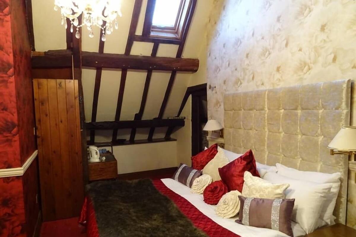 Doppelzimmer, mit Bad (or Twin Bed )