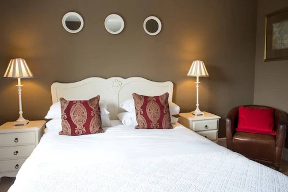 Deluxe Double Room | Premium bedding, blackout drapes, iron/ironing board (on request)