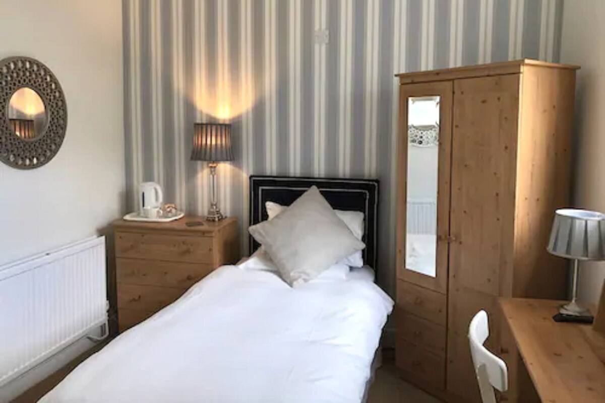 Single Room | Premium bedding, blackout drapes, iron/ironing board (on request)