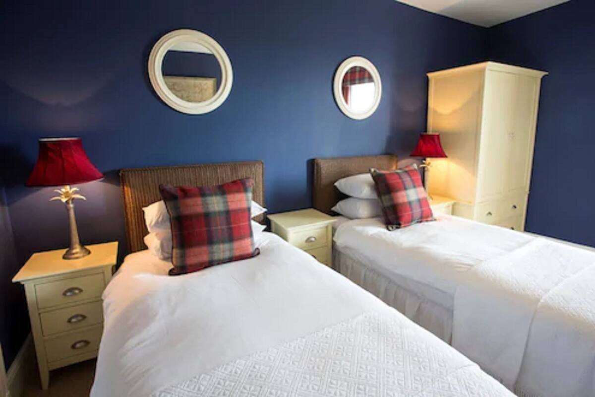 Deluxe Twin Room | Premium bedding, blackout drapes, iron/ironing board (on request)