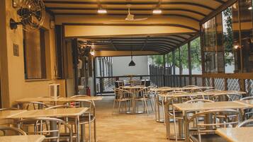 Tägliches inbegriffenes Frühstücksbuffet