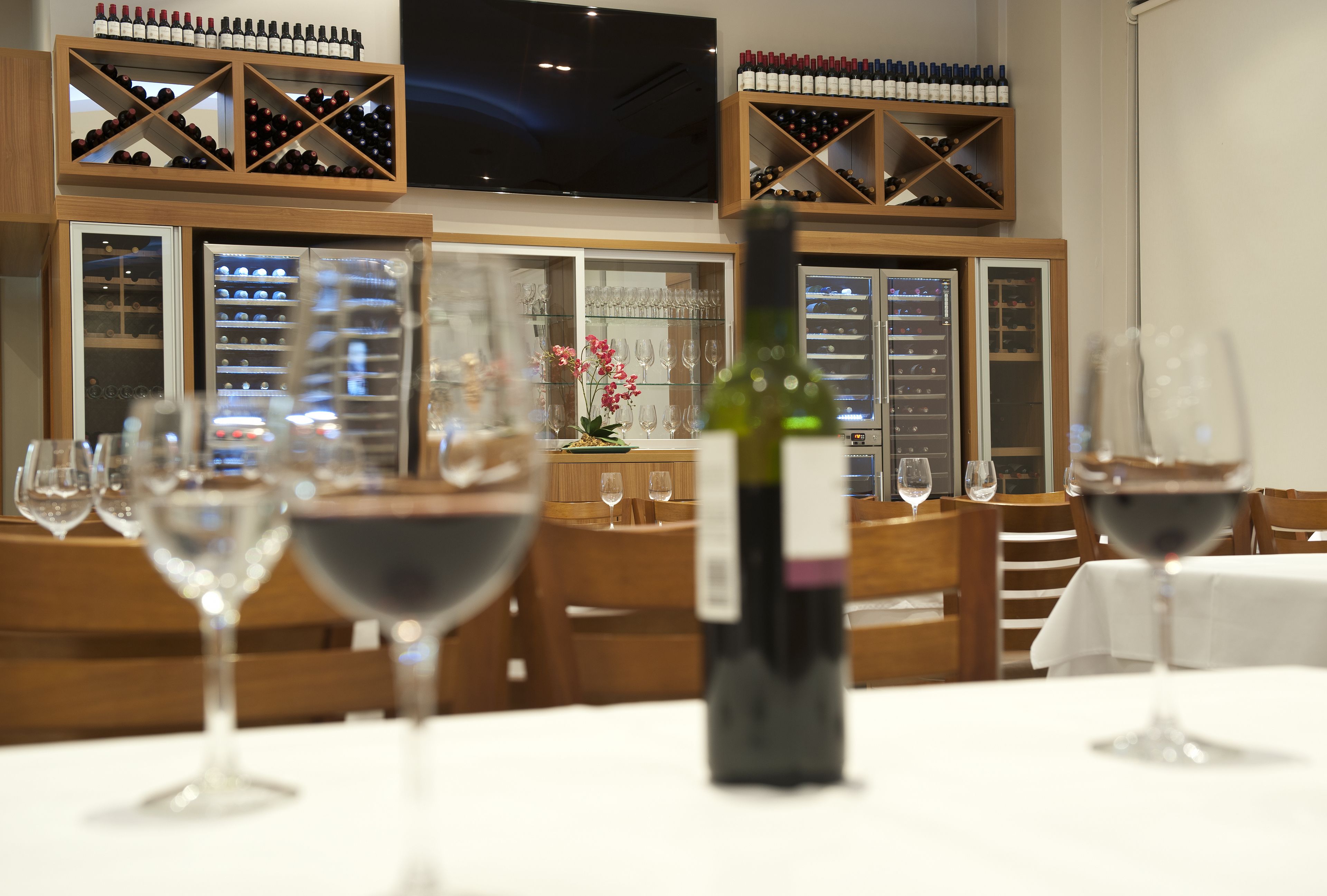 breakfast, lunch and dinner served