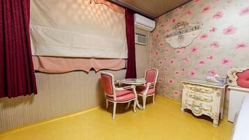 Chambre Familiale (Traditional Ondol Room) | Coin séjour