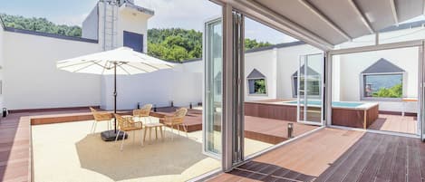 Chambre Familiale | Terrasse/Patio