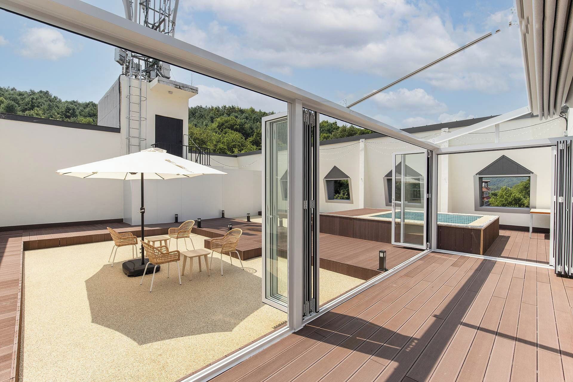 패밀리룸 | 테라스/파티오