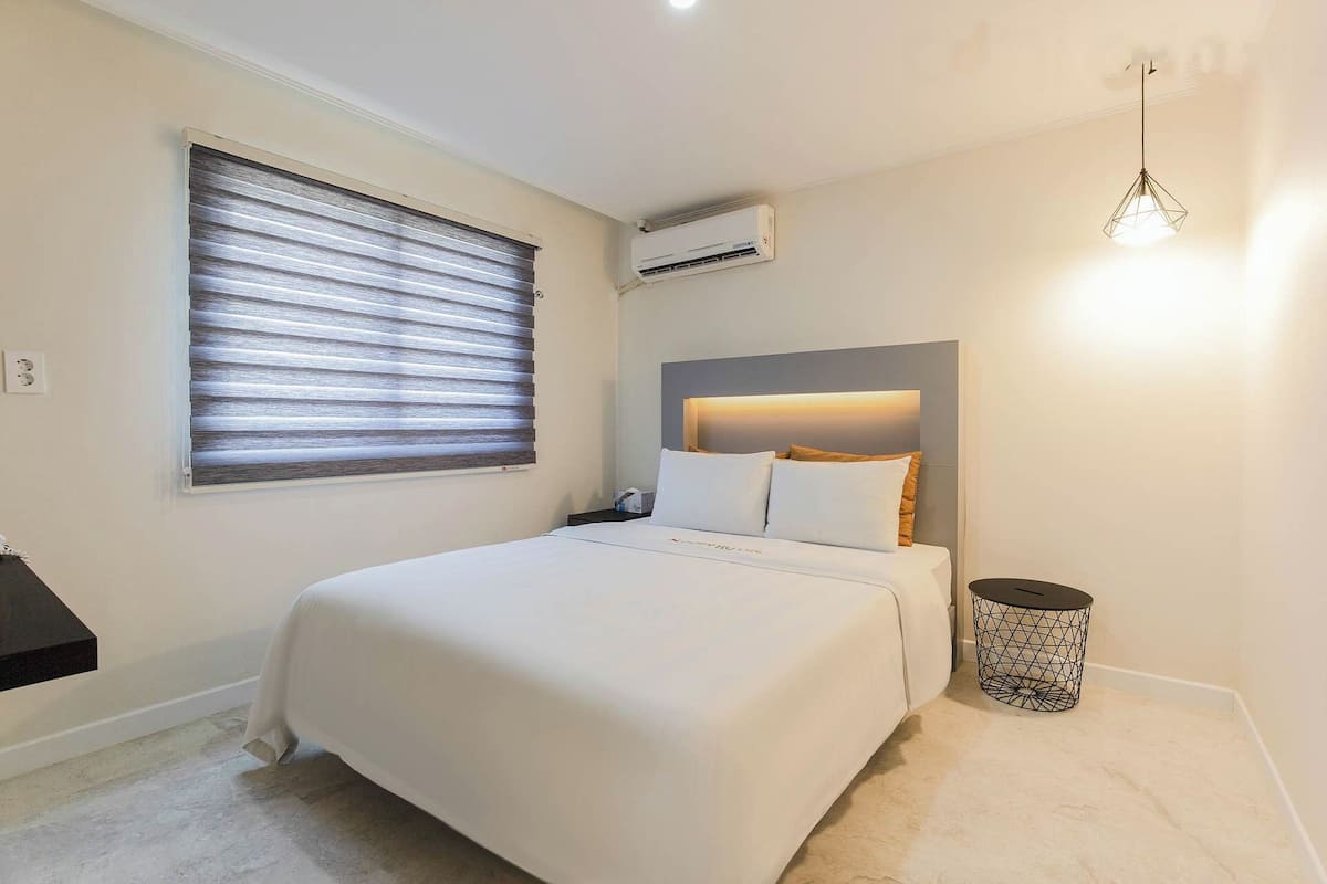 Desk, free WiFi, bed sheets