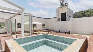 Family Room | Terrace/patio