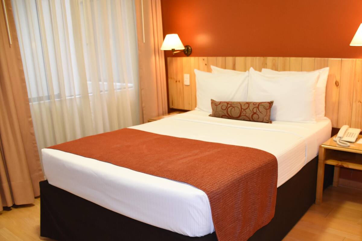 Ropa de cama de alta calidad y minibar 