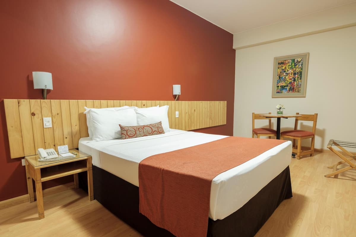 Ropa de cama de alta calidad y minibar 