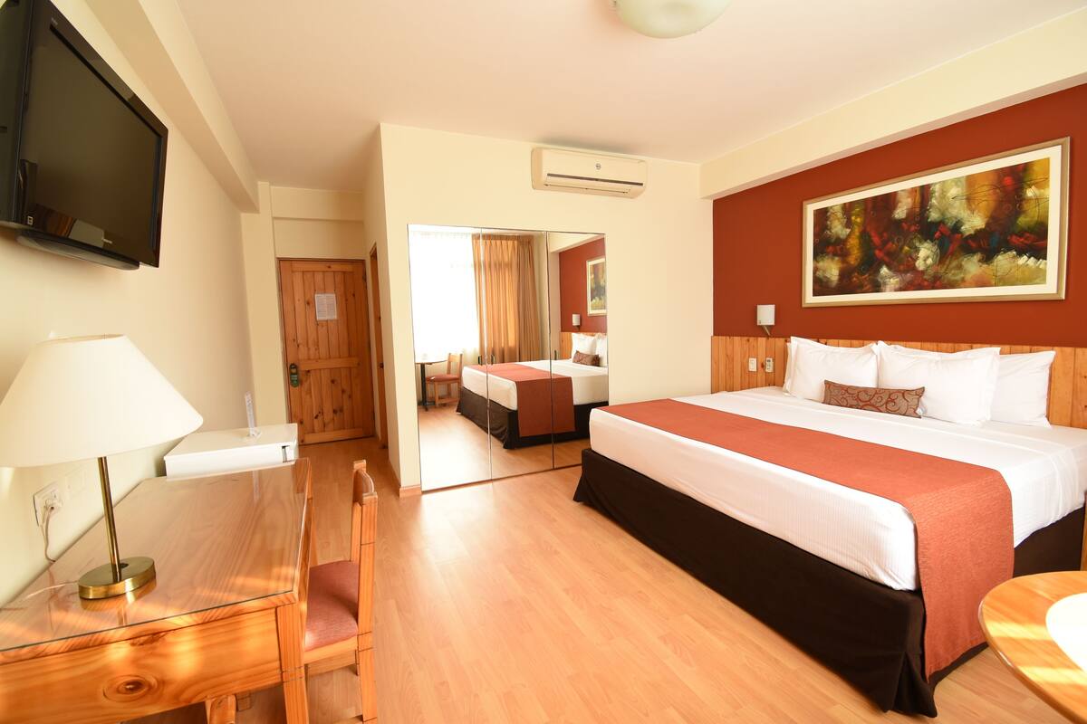 Ropa de cama de alta calidad y minibar 