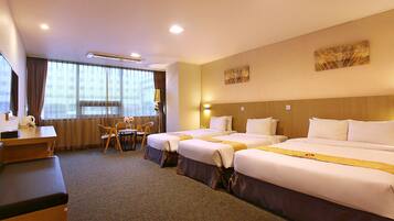 Caja de seguridad en la habitación y escritorio