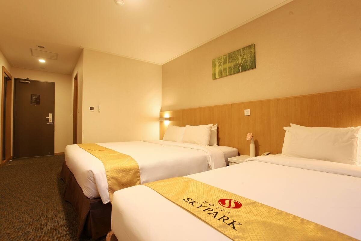 ตู้นิรภัยในห้องพัก, โต๊ะทำงาน, ห้องเก็บเสียง, Wi-Fi ฟรี