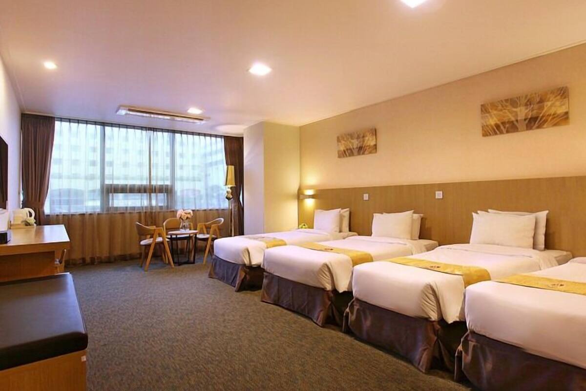 ตู้นิรภัยในห้องพัก, โต๊ะทำงาน, ห้องเก็บเสียง, Wi-Fi ฟรี