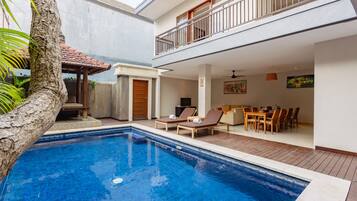 Villa, 4 habitaciones, piscina privada | Caja fuerte, escritorio, espacio para trabajar con un portátil