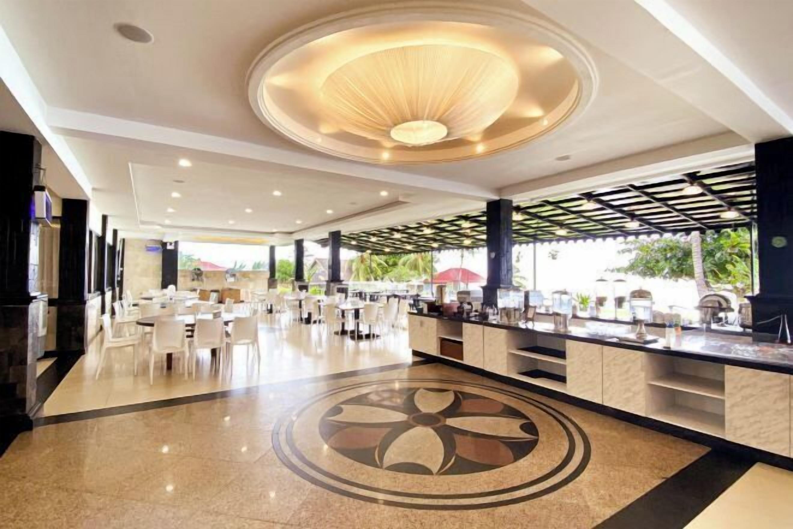 2 من المطاعم، حيث تُقدم وجبات الإفطار، الغداء، العشاء، المأكولات البحرية