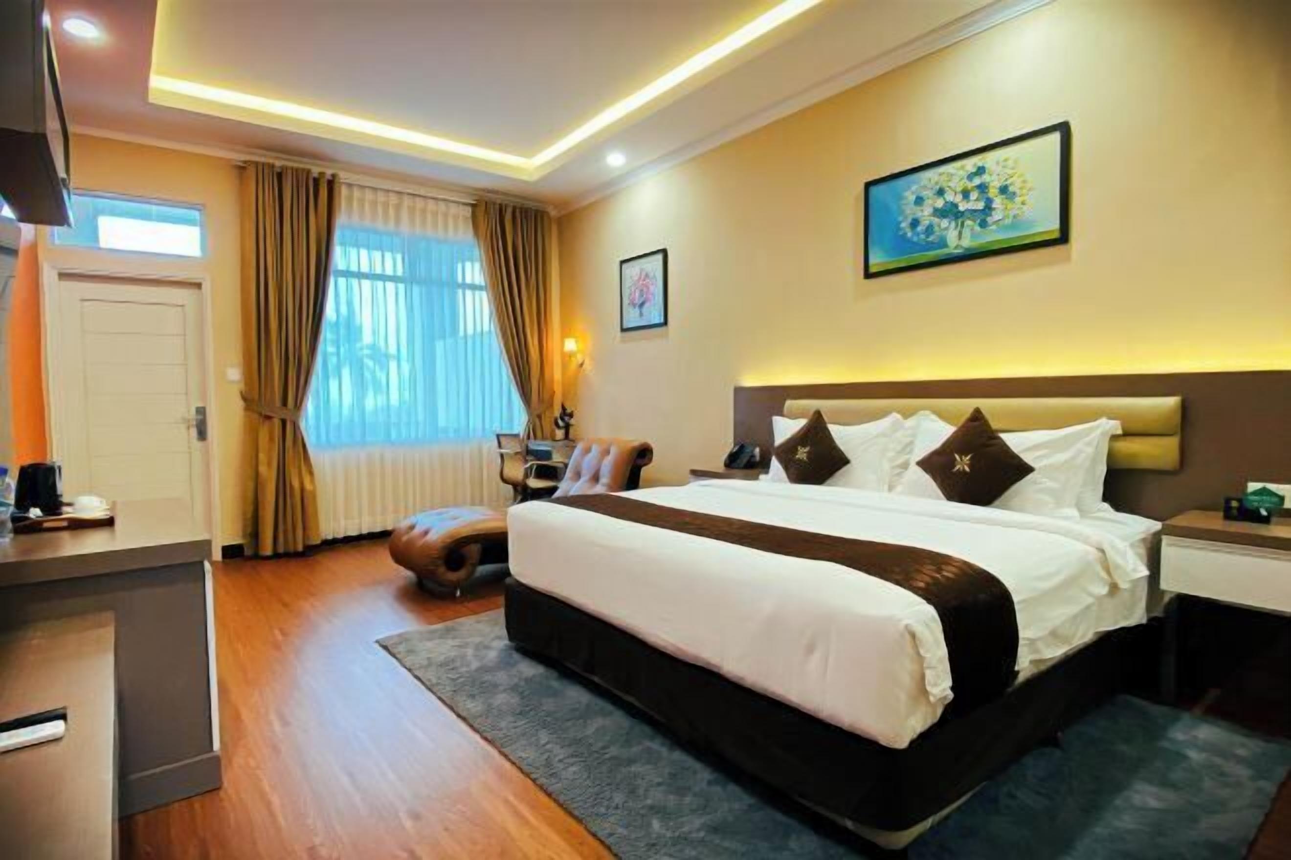 In-room safe, desk, blackout drapes, free cribs/infant beds