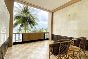 In-room safe, desk, blackout drapes, free cribs/infant beds - Agro Hotel Bintan (Bintan)