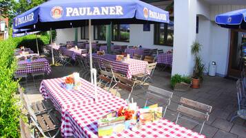 Khu ẩm thực ngoài trời